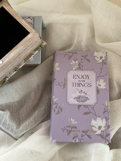 画像2: 【母の日限定商品】カーネーションムーンダストと季節のお花のブーケ＋洋書風小物入れセット（パープル）
