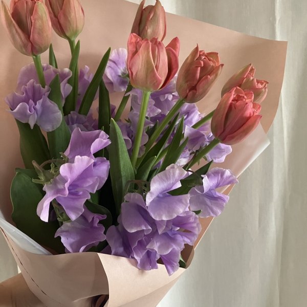 画像1: 【２月•3月期間限定商品】おまかせチューリップ&スイートピーブーケ (1)