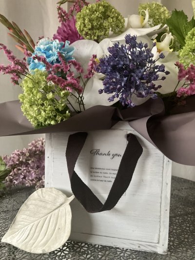 画像1: 【母の日限定商品】季節のお花の母の日アレンジとリーフデコセット