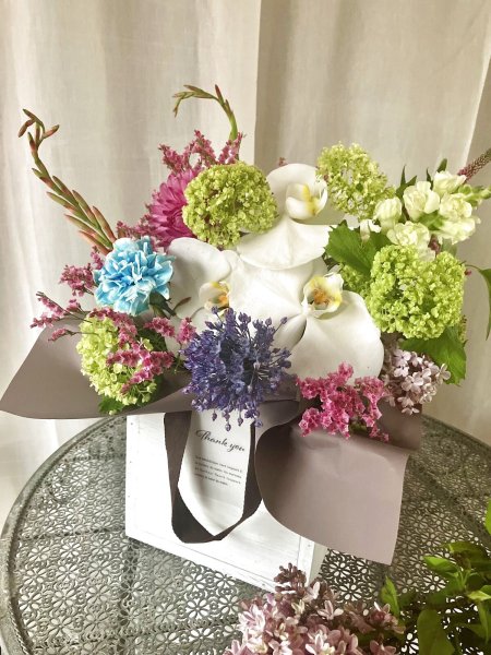 画像1: 【母の日限定商品】季節のお花の母の日アレンジメント (1)